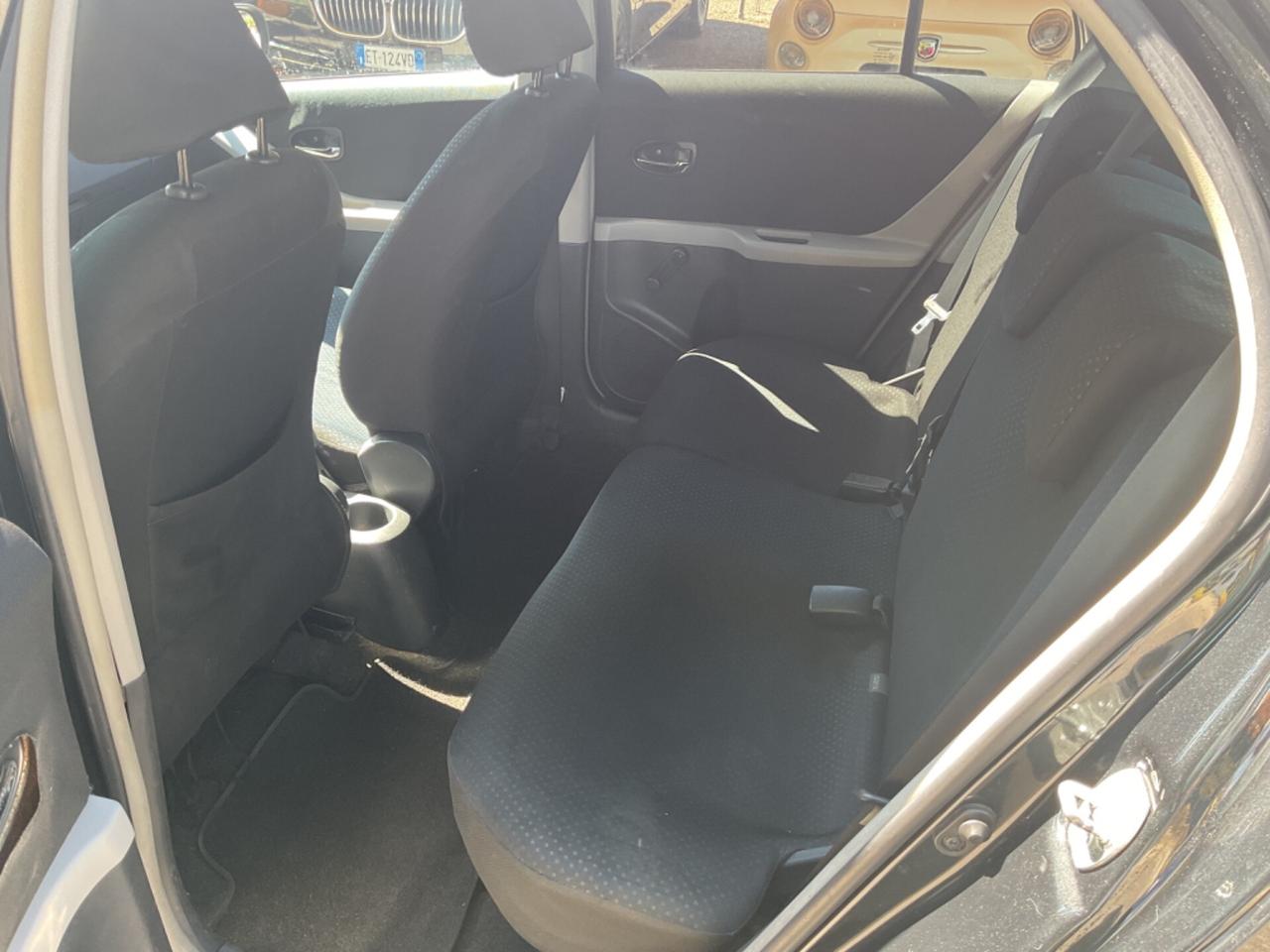 Toyota Yaris 1.3 5 port. OK NEOP. CAMBIO AUT.