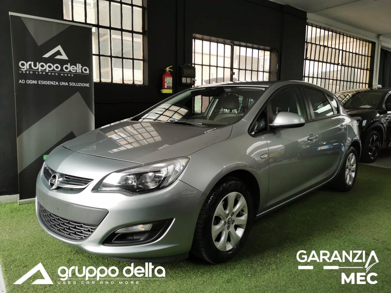 Opel Astra 1.6i 100cv Cosmo GANCIO TRAINO GARANZIA 12 MESI