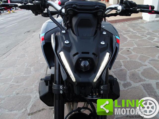 YAMAHA MT-09 -