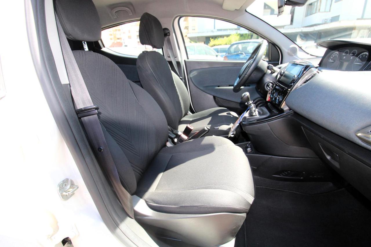 Lancia Ypsilon 1.0 FireFly 5 porte S&S Hybrid Alberta Ferretti