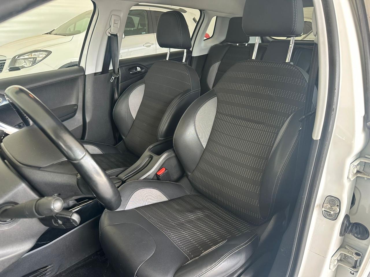 Peugeot 2008 BlueHDi 100 Allure 2016