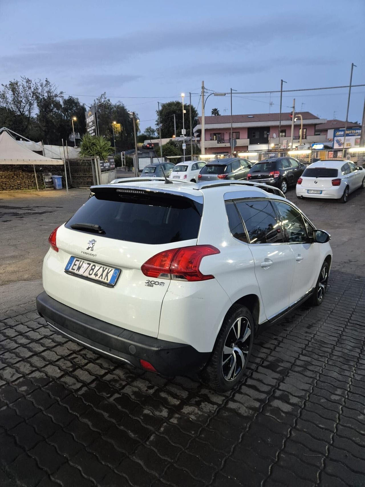 Peugeot 2008 BlueHDi 100 S&S Allure