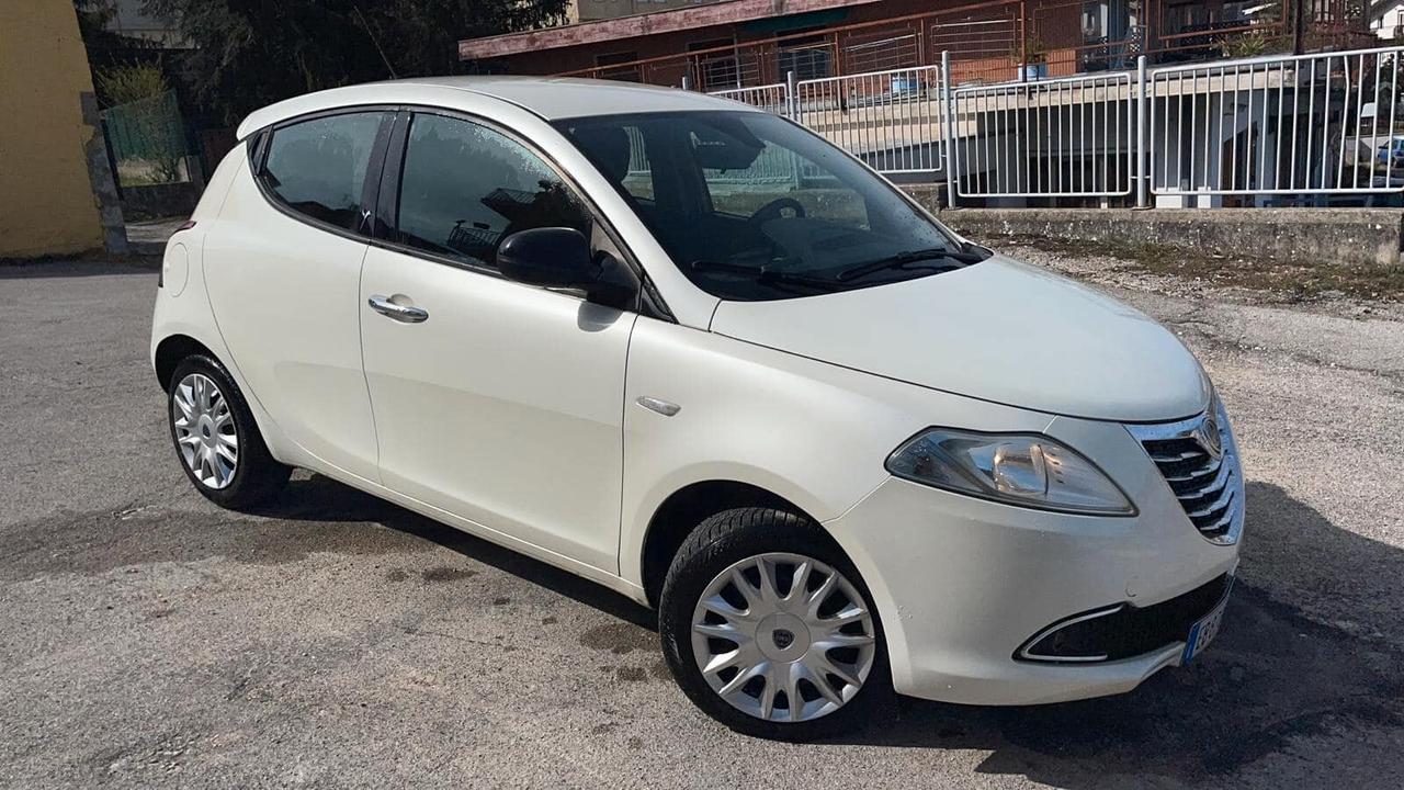 Lancia Ypsilon 1.3 MJT 16V 95 CV 5 porte S&S Silver