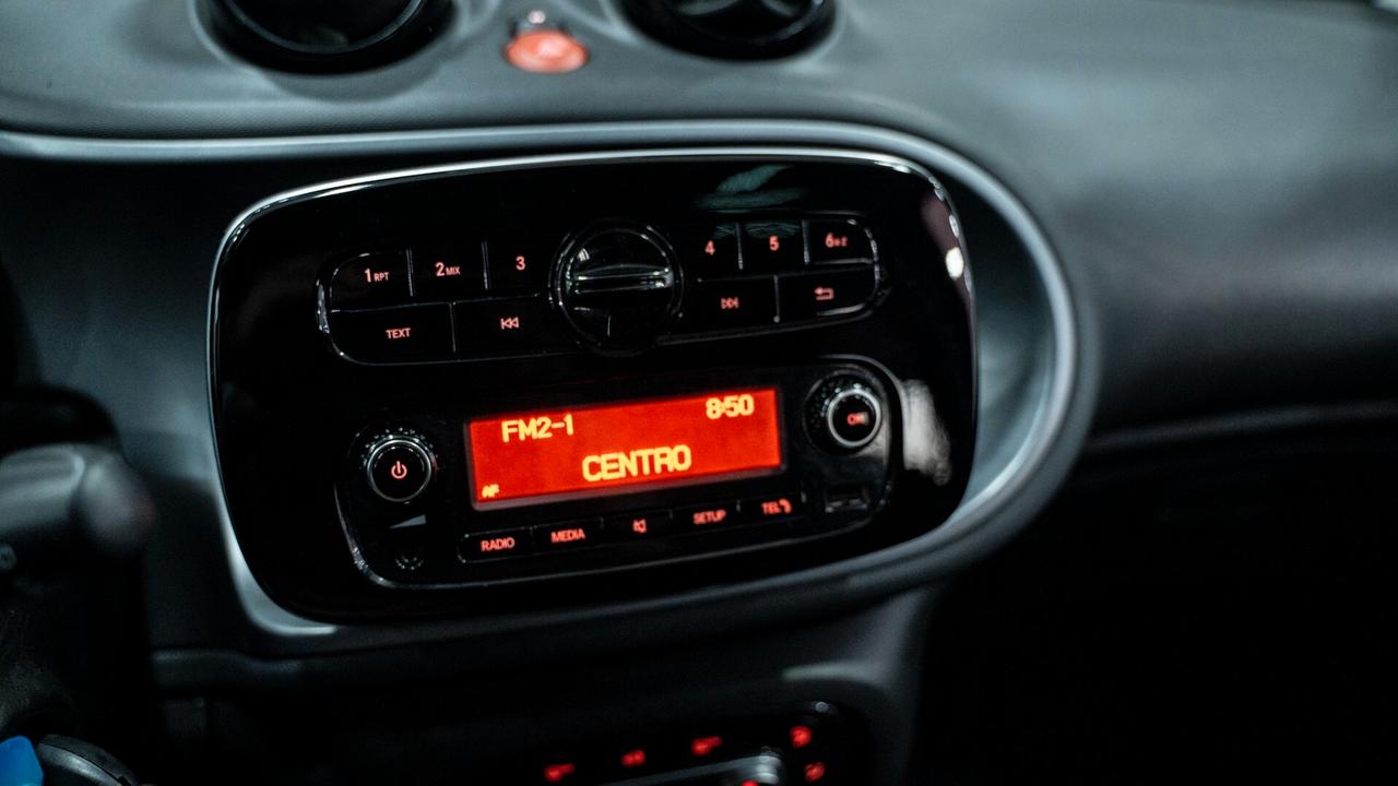 Smart ForFour 1.0 SUPERPASSION 71 CV TWINAMIC AUTO 16" LED FULL OPTIONAL