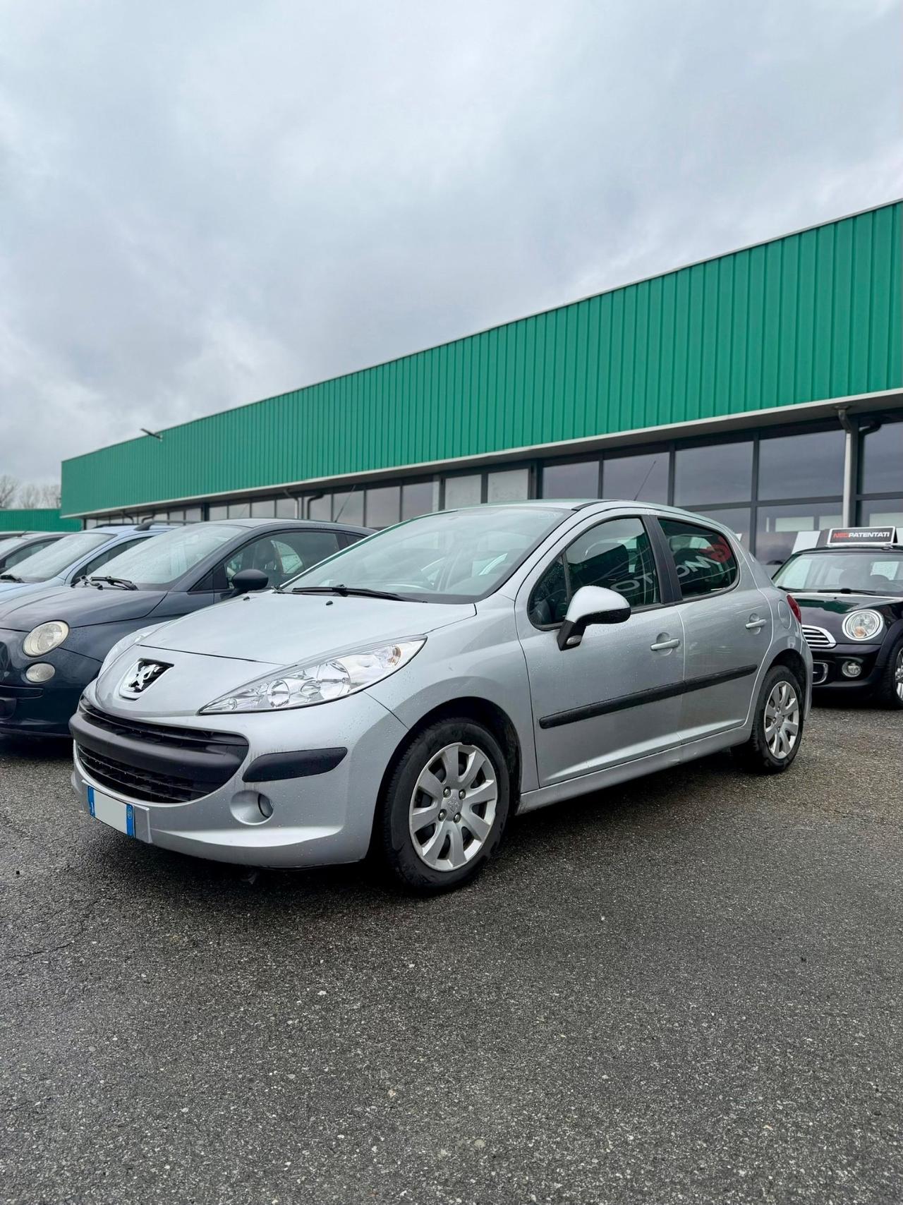 Peugeot 207 1.4 8V 75CV 5p. ONE Line