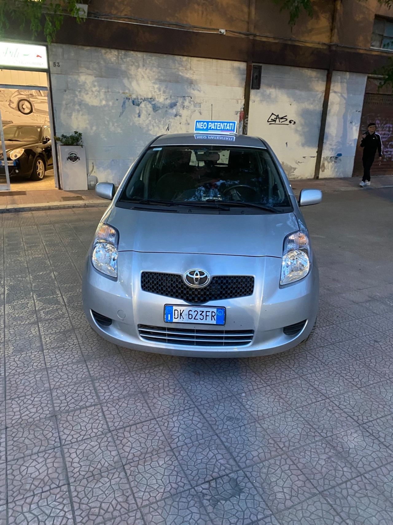 Toyota Yaris 1.0 5 porte Sol