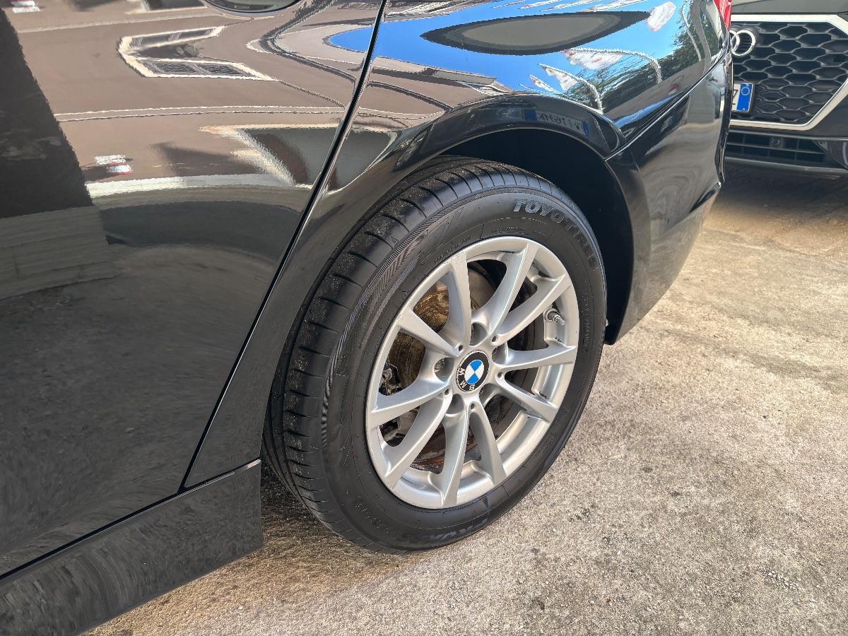 BMW - Serie 3 - 320d Business aut.