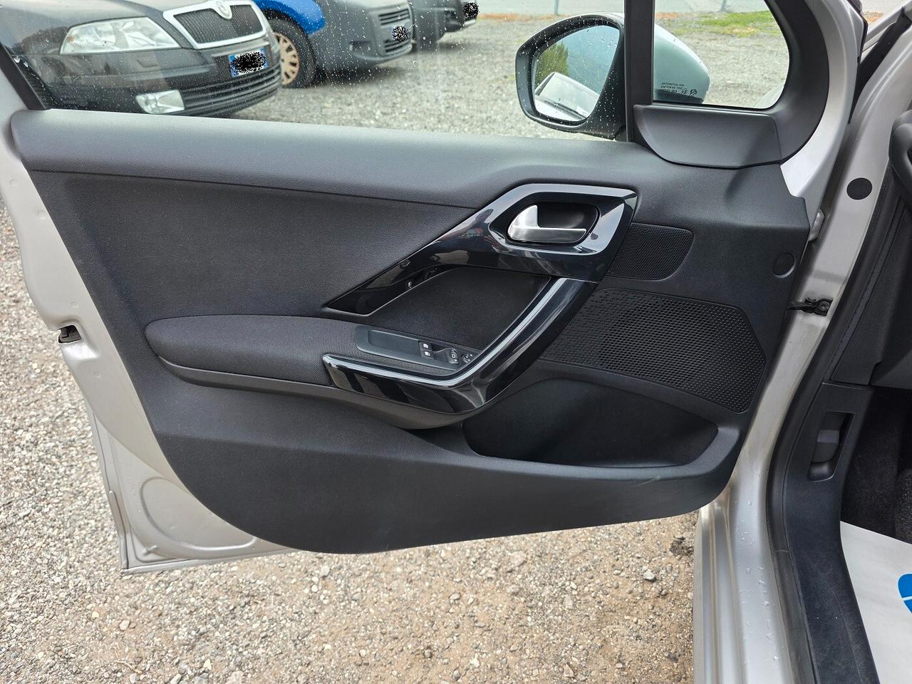 Peugeot 208 1.2 5 porte