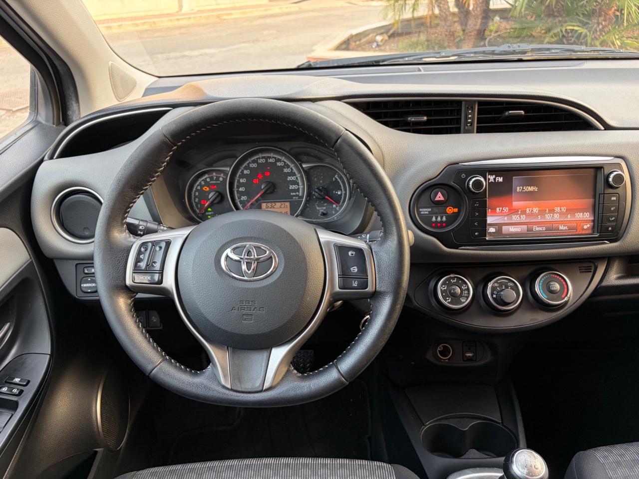 Toyota Yaris 1.0 benz ideale per neopatentati
