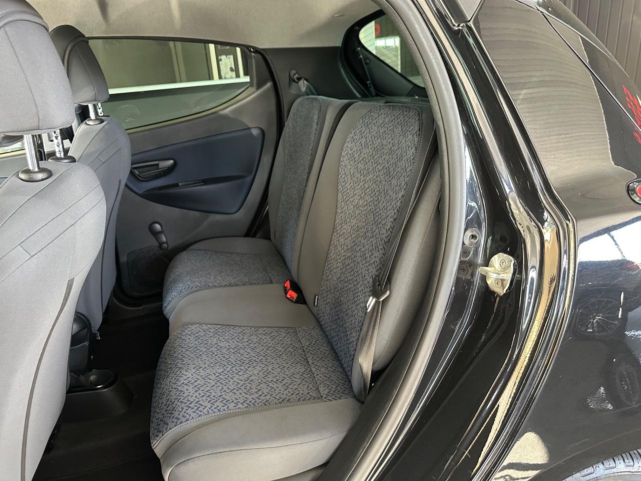 Lancia Ypsilon 1.0 FireFly 5 porte S&S Hybrid Platino