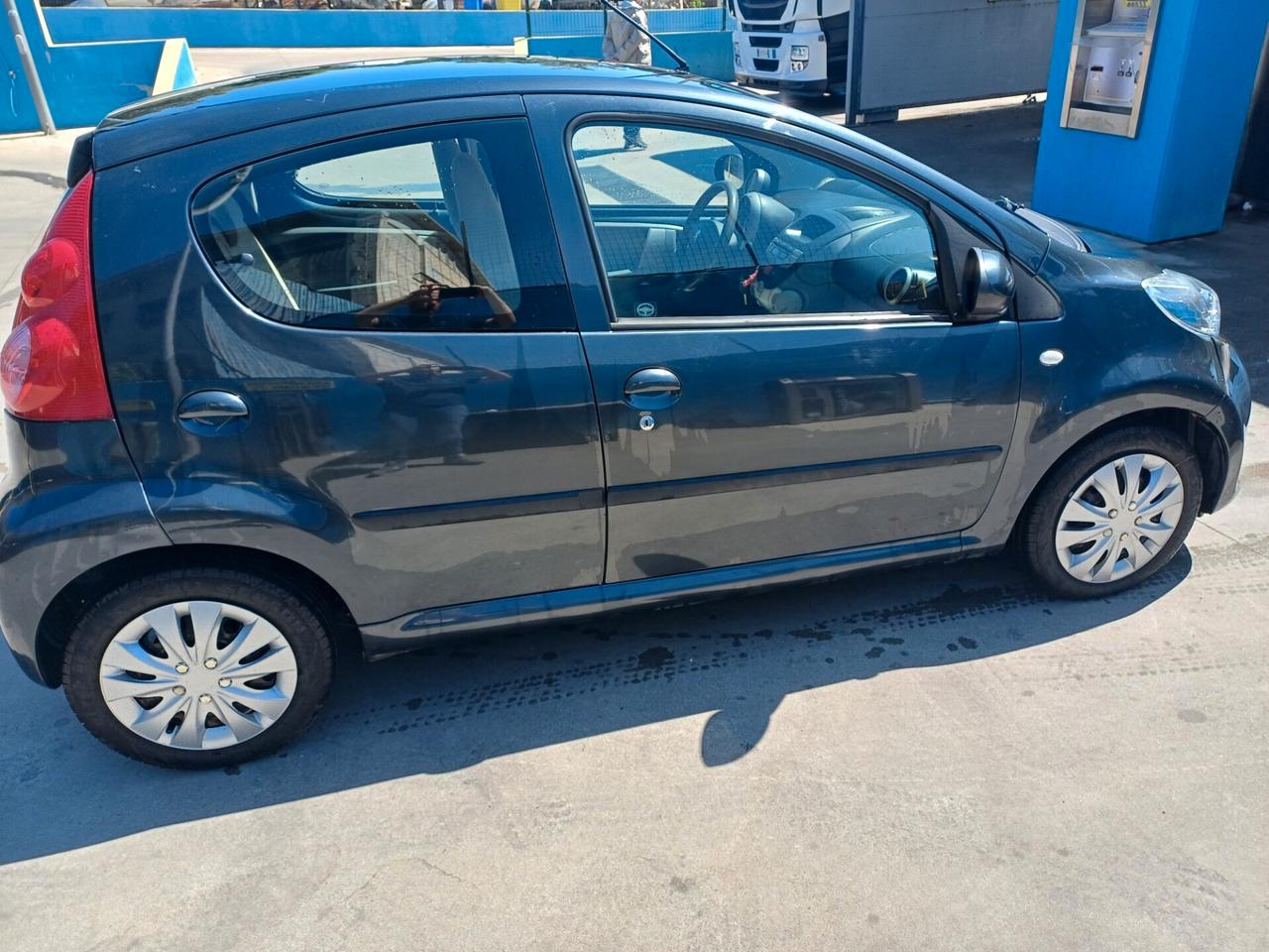 Peugeot 107 1.0 68CV 5p. Sweet Years 2010