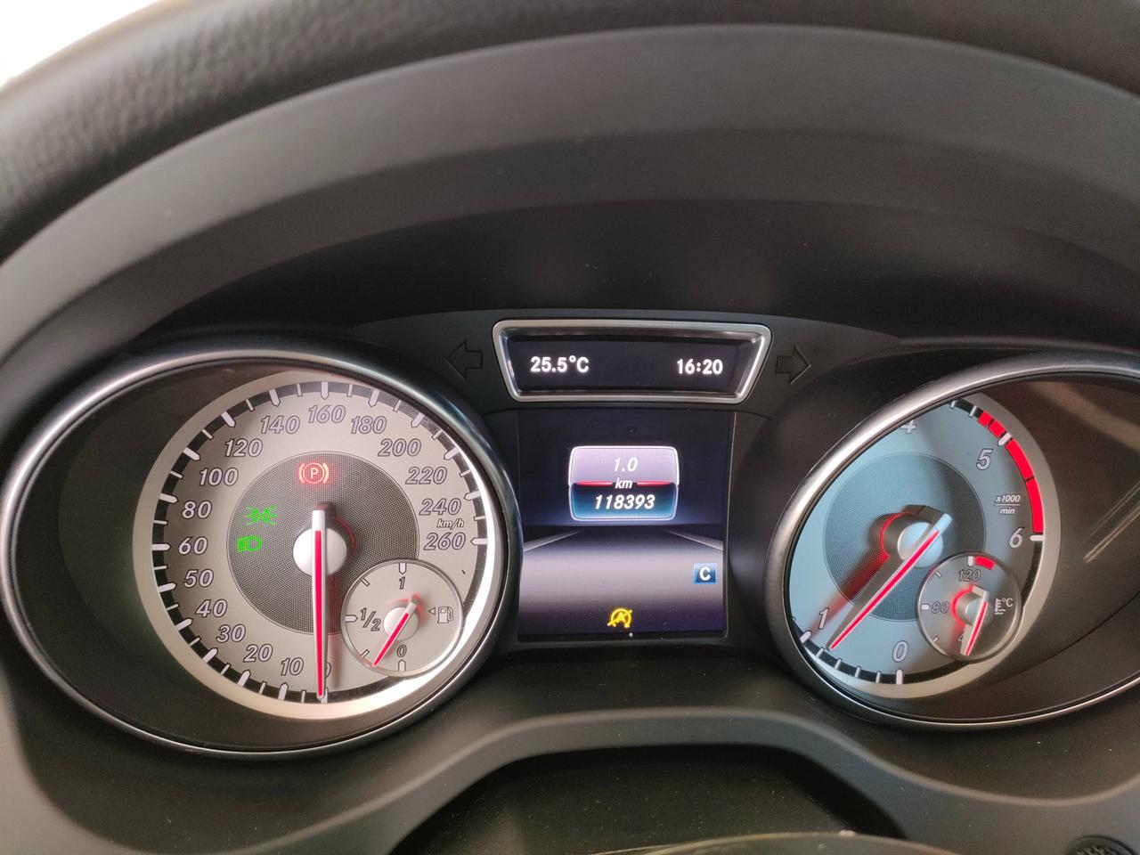 Mercedes-Benz GLA-X156 2017 - GLA 180 d Business