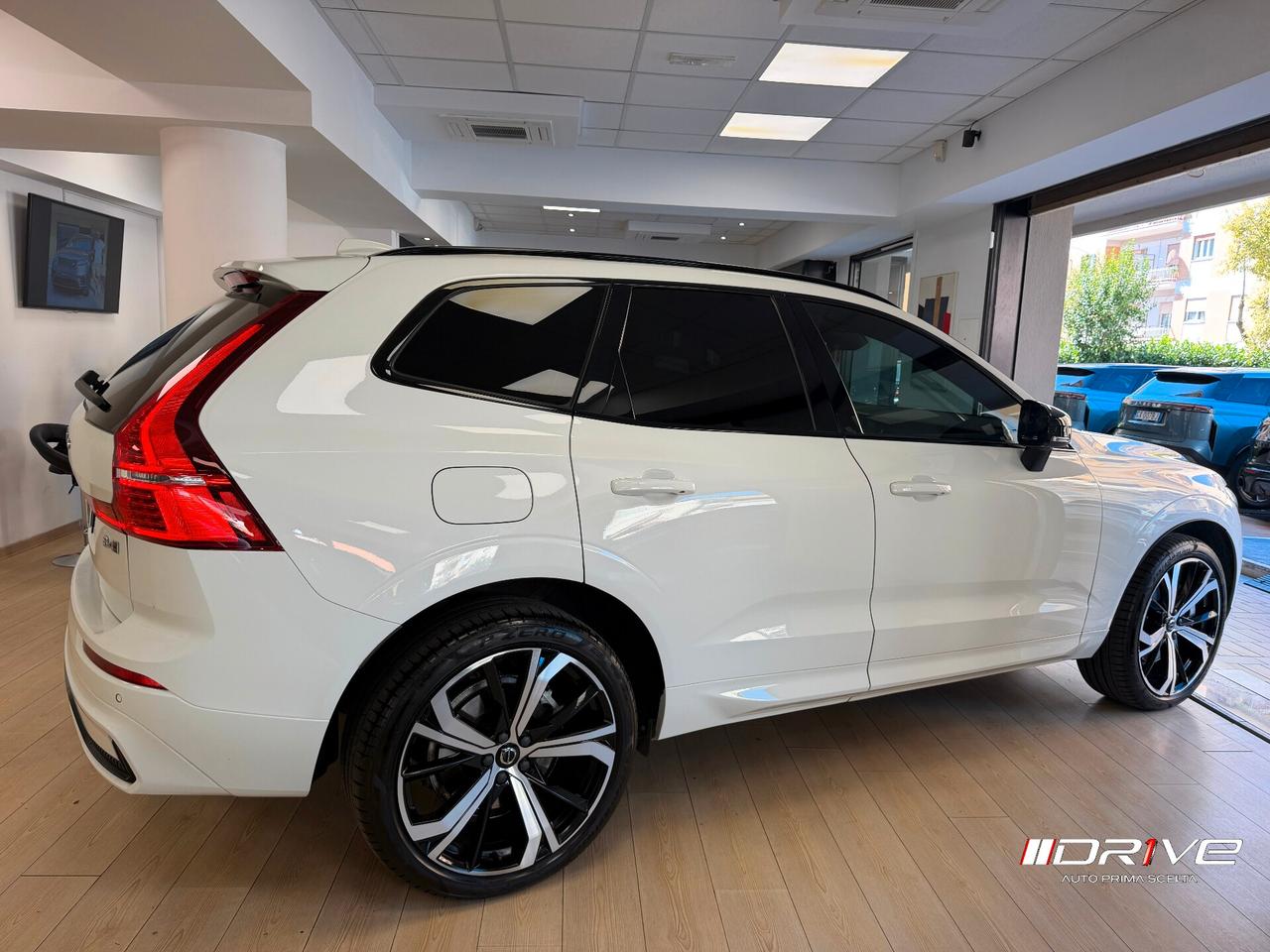 VOLVO XC60 (2017-->) XC60 B4 (d) AWD Geartronic...
