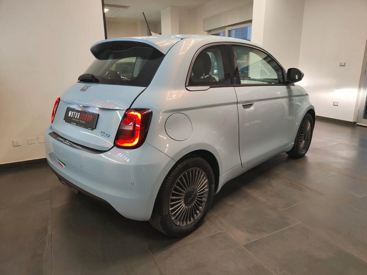 Fiat 500e Berlina 42 kWh La Prima