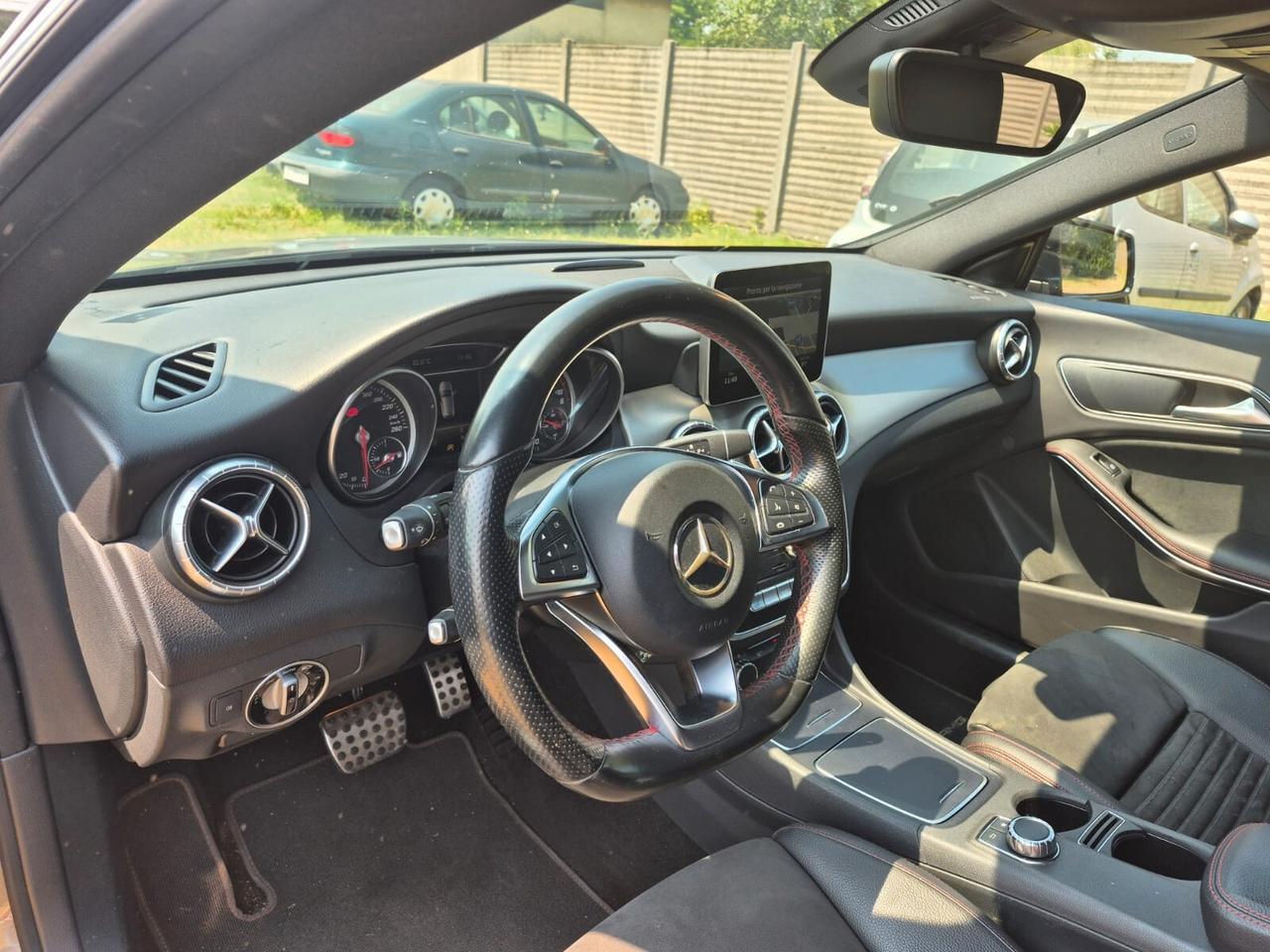 Mercedes-benz CLA 200 Premium PACK AMG