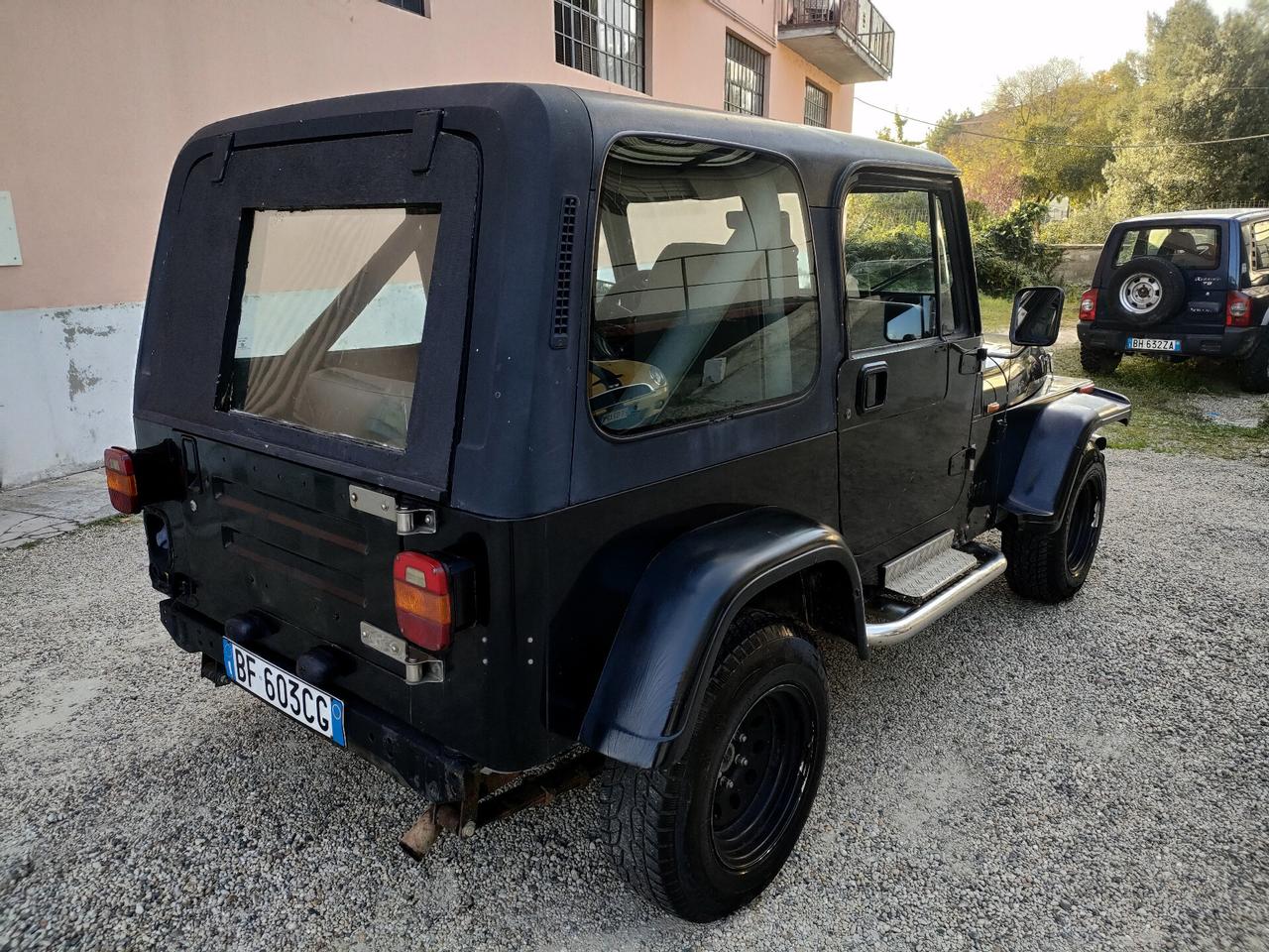 Jeep Wrangler 4.0 V6 4 posti e GPL fino al 2032