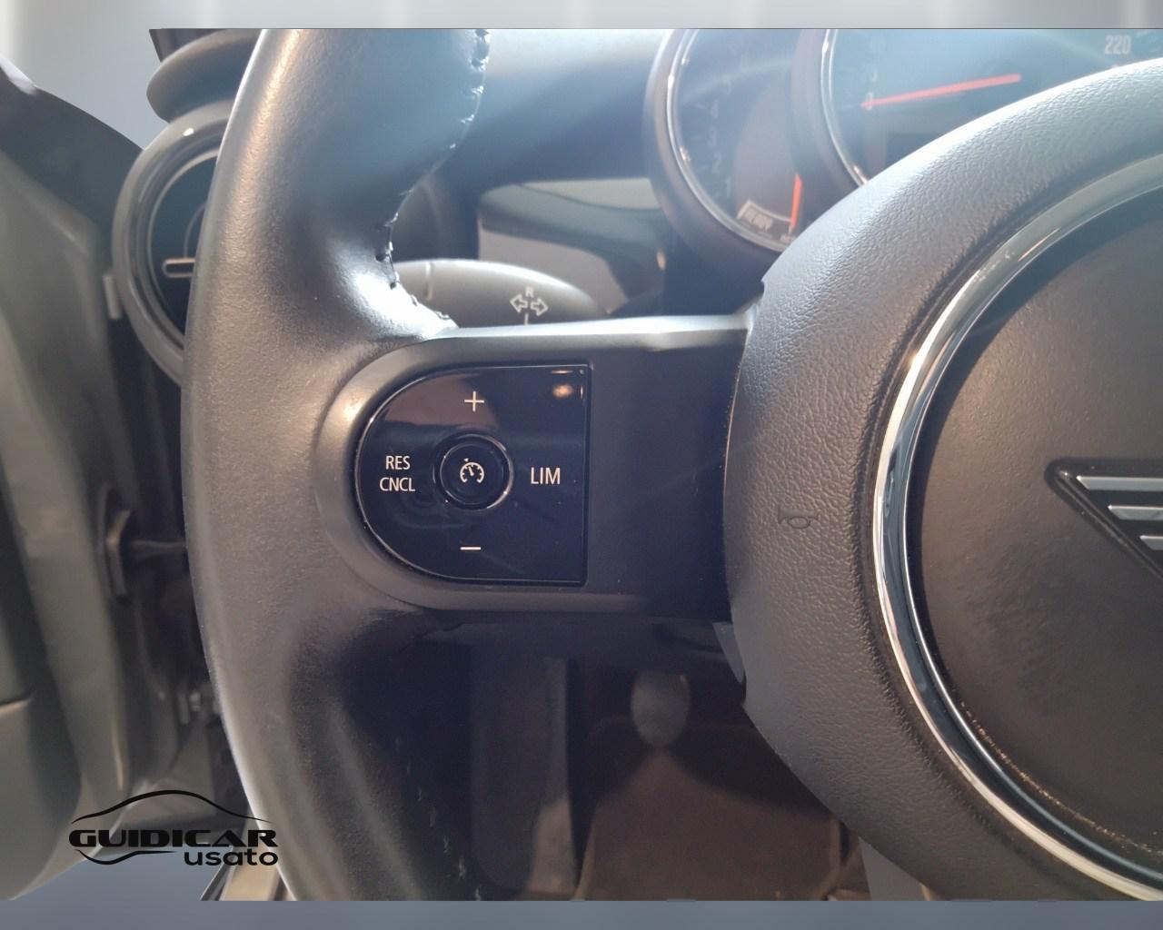 MINI Mini IV F55 2021 5p - Mini 5p 1.5 One Essential 75cv