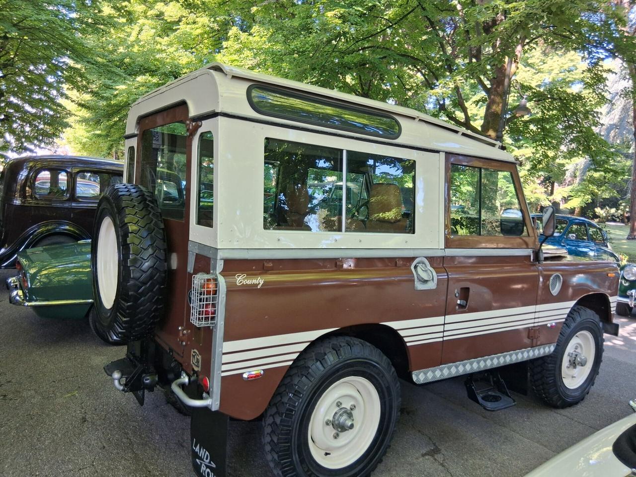 Land Rover Defender 88