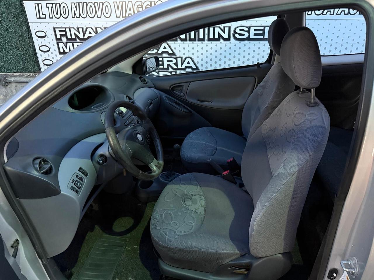 Toyota Yaris 1.3i 16V cat 3 porte Luna