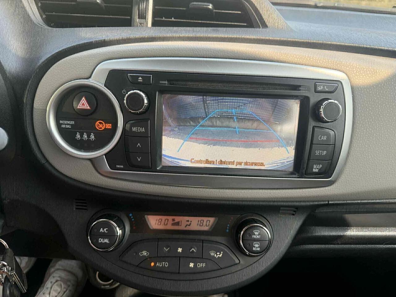 Toyota Yaris 1.0 BENZINA ''navig, retr,'' 2012 neop ok