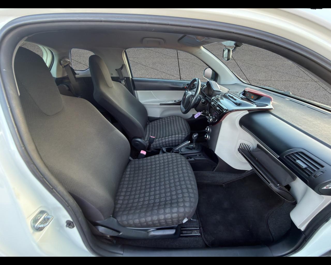 TOYOTA iQ - iQ 1.0 CVT Tobasco