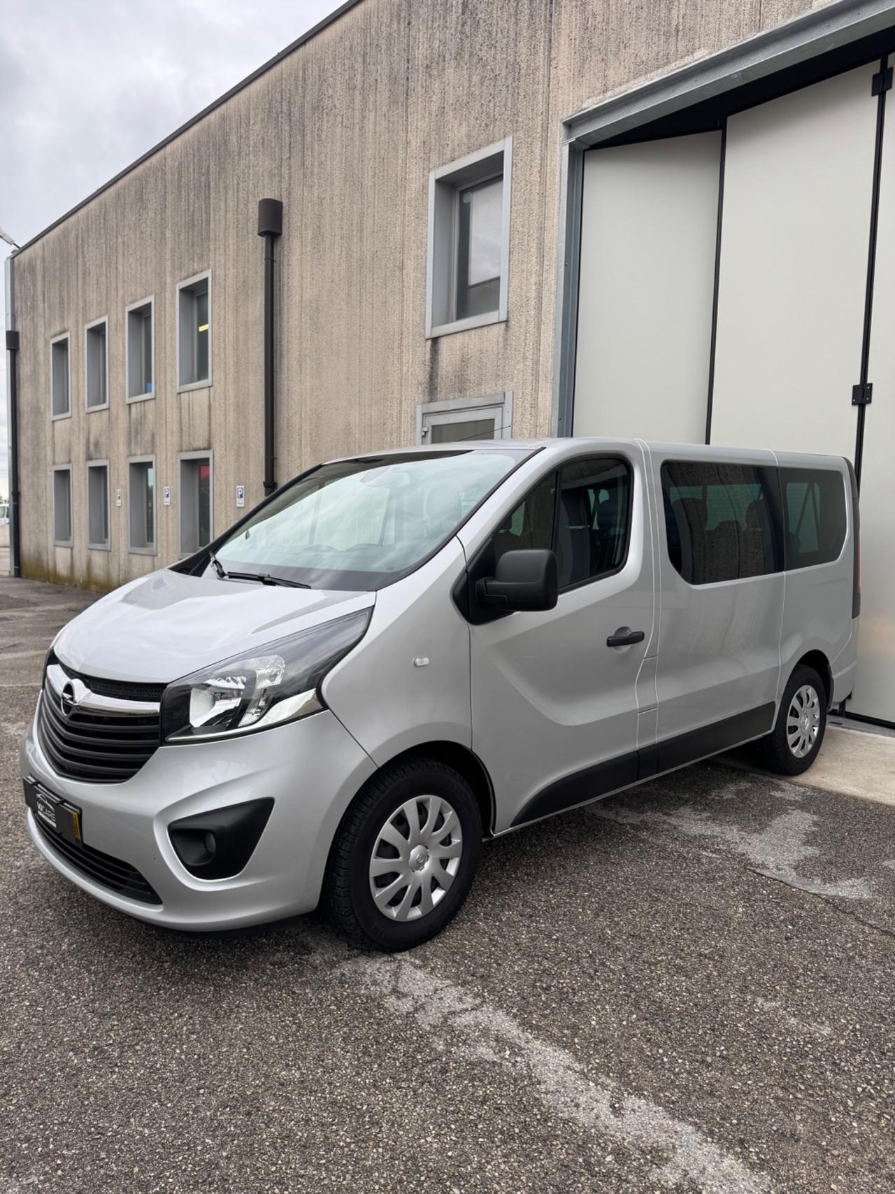 Opel Vivaro 9 posti