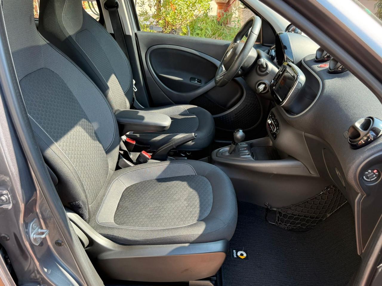 Smart ForFour EQ Pulse Tetto pan.