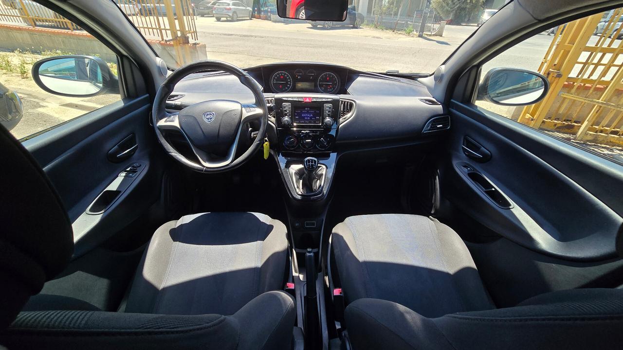 Lancia Ypsilon 1.2 69 CV 5 porte Gold