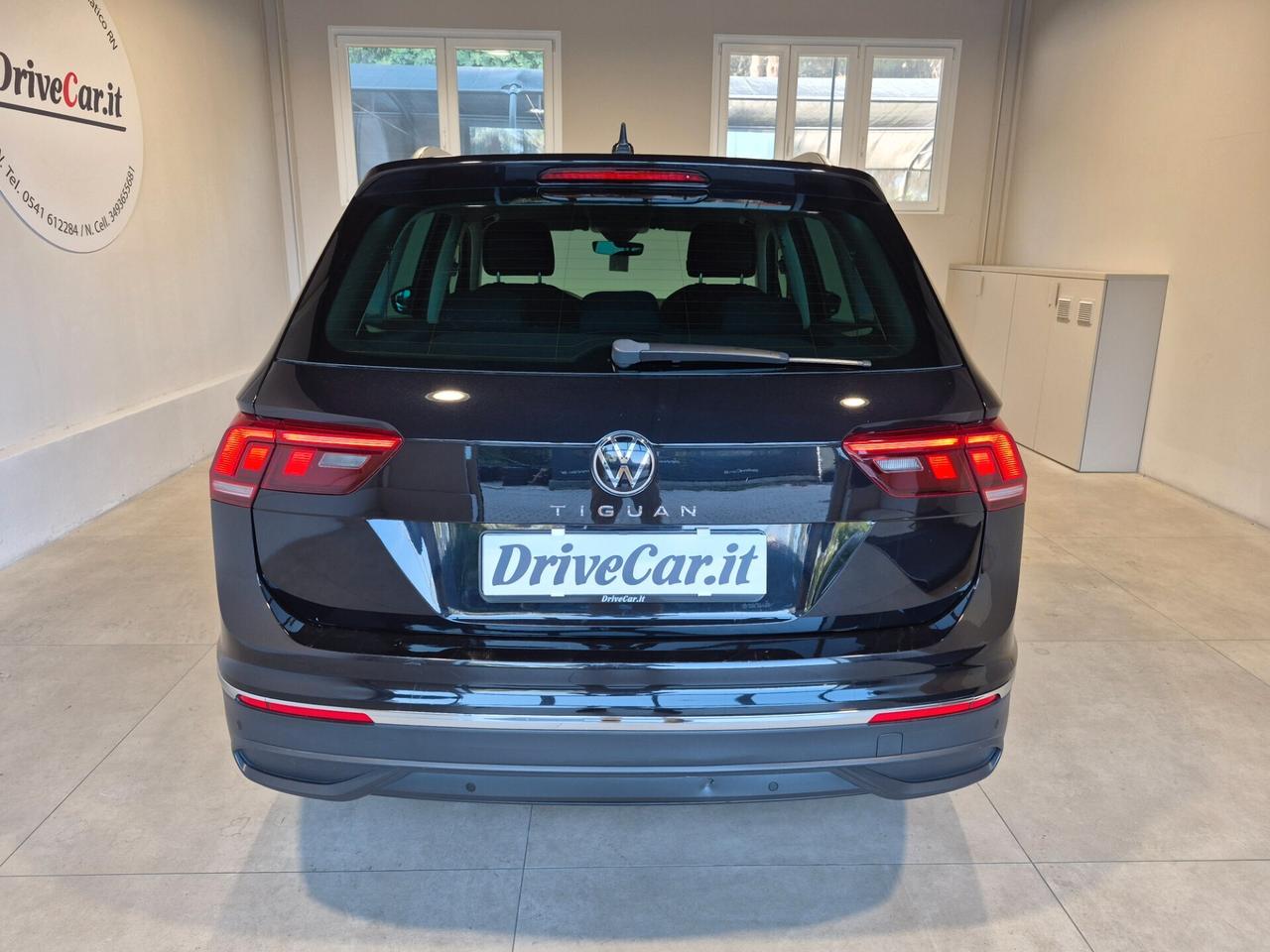 Volkswagen Tiguan 2.0 TDI LIFE 150CV DSG LED APPLE CAR PLAY/ANDROID AUTO ACC AMBIENT LIGHT(30 TONALITÀ) CLIMA 3 ZONE WIRELESS VETRI PRIVACY