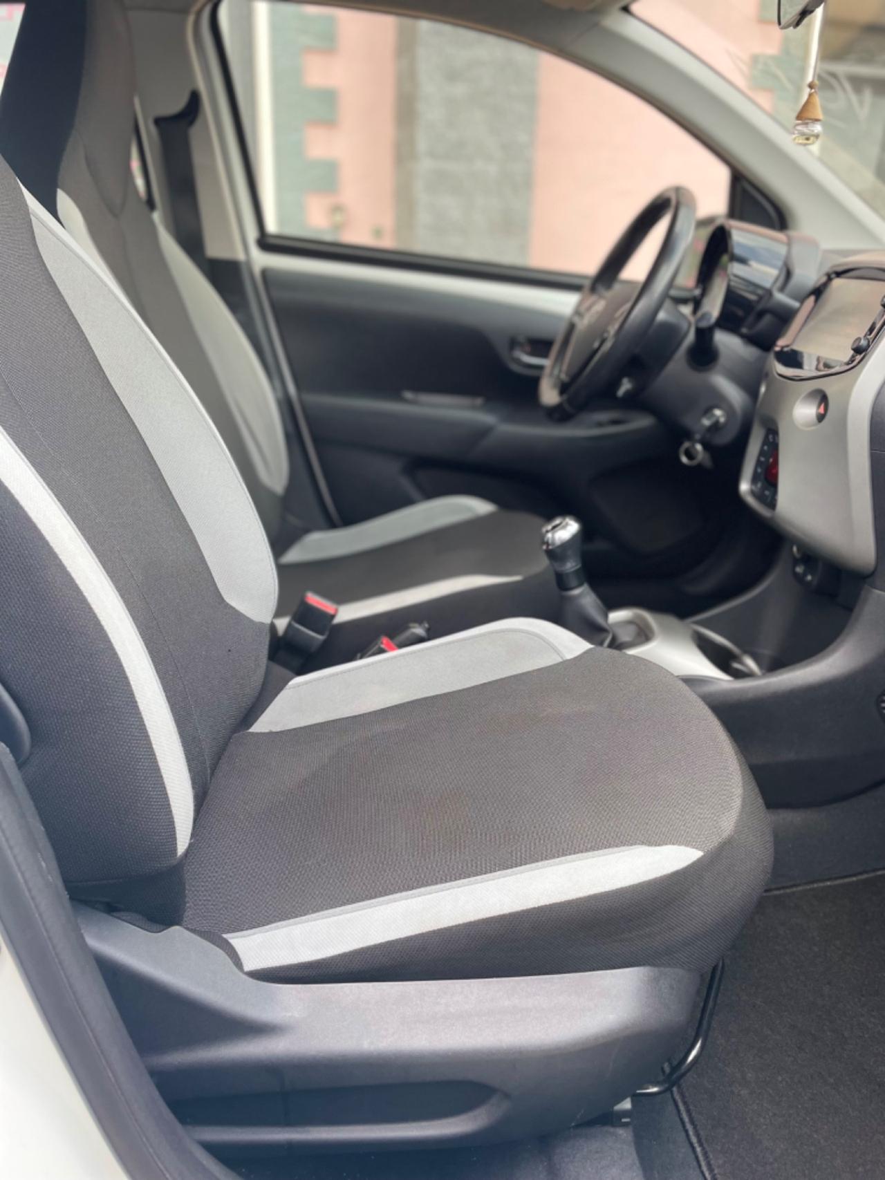 Toyota Aygo 1.0 VVT-i 69 CV 5 porte x-play TSS