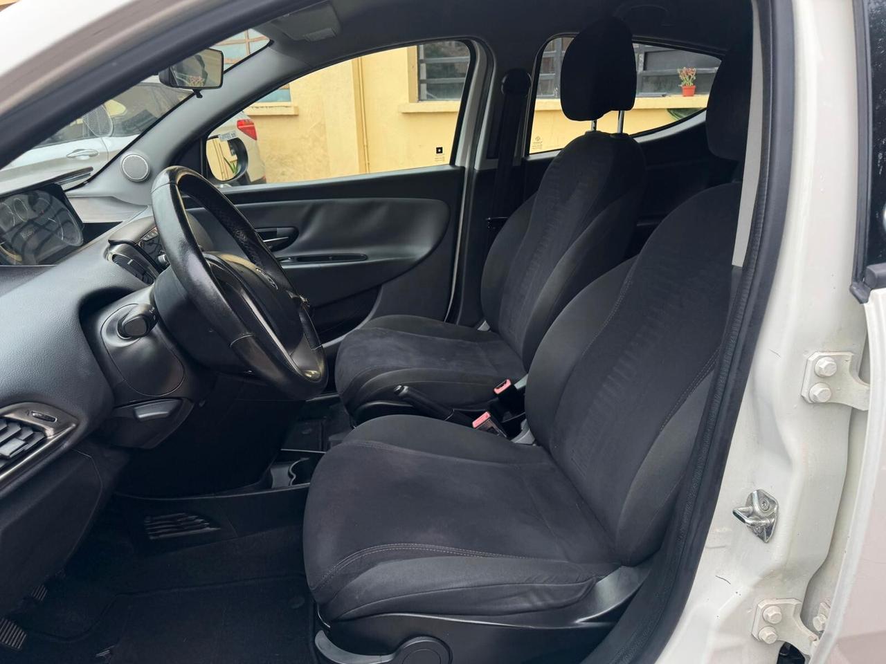 Lancia Ypsilon 2014 0.9 Benz/Metano 85 CV 5 porte