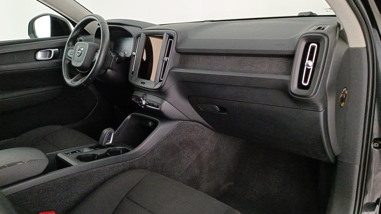 VOLVO XC40 1.5 t2 Momentum auto my21