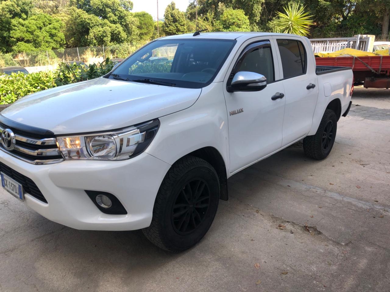 Toyota Hilux 2.4 D-4D 4WD 4 porte Double Cab Lounge