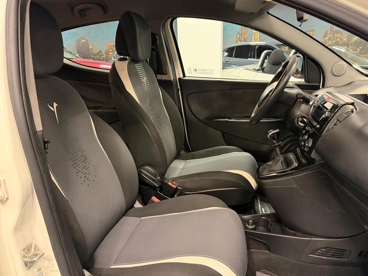 LANCIA YPSILON 900CC 84CV 62KW OK NEOPATENTATI ANNO 2015