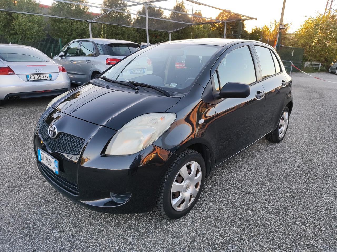 Toyota Yaris 1.0 5 porte