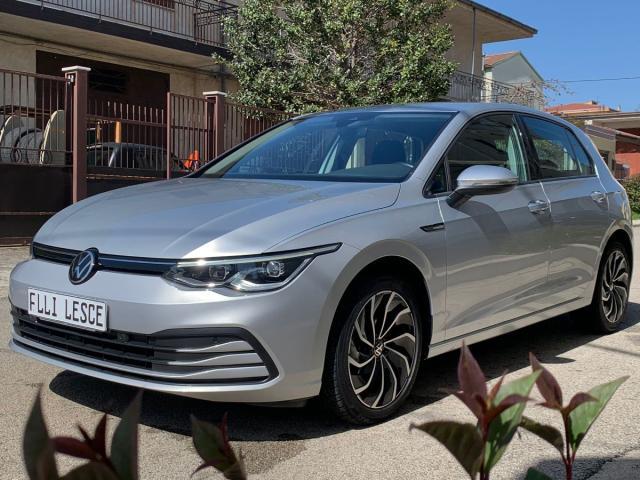 VOLKSWAGEN - Golf 8 - 2.0 TDI 1st Edition Life NAVI, LED, INFO ACTIVE DISPLAY