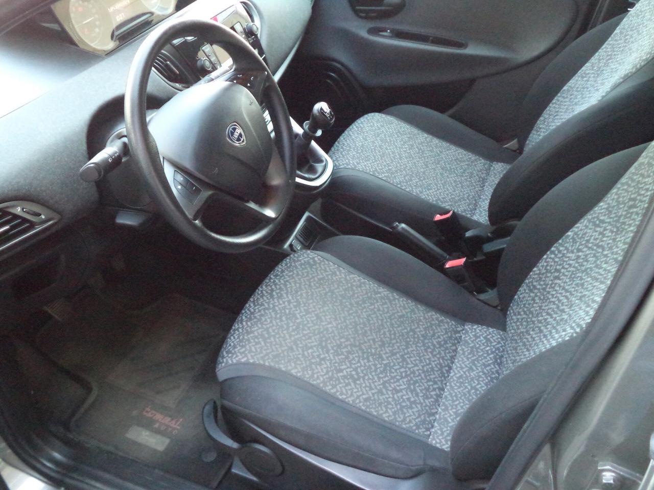 Lancia Ypsilon 1.2 69 CV 5 porte Elefantino Blu OK NEOPATENTATI