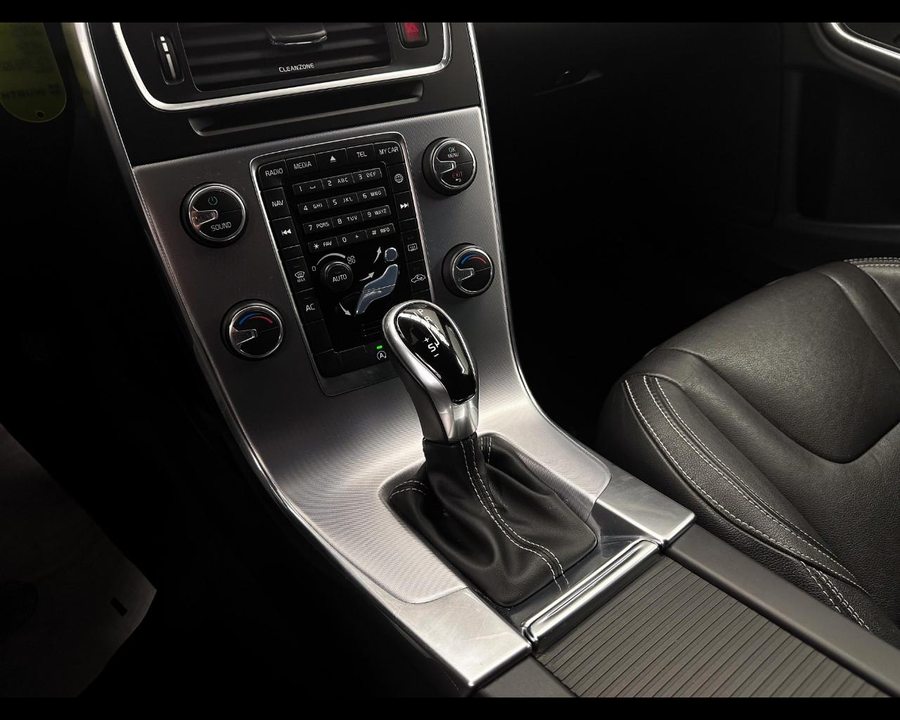 VOLVO V60 D3 Geartronic Dynamic Edition