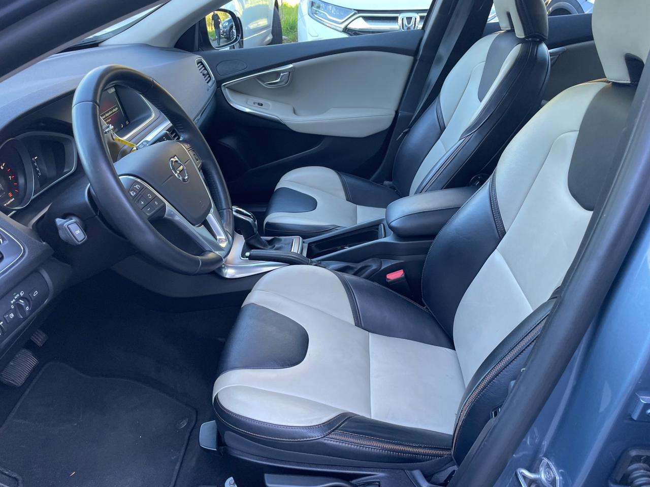 Volvo V40 Cross Country V40 Cross Country*4x4*Automatik*Solo 48000km*
