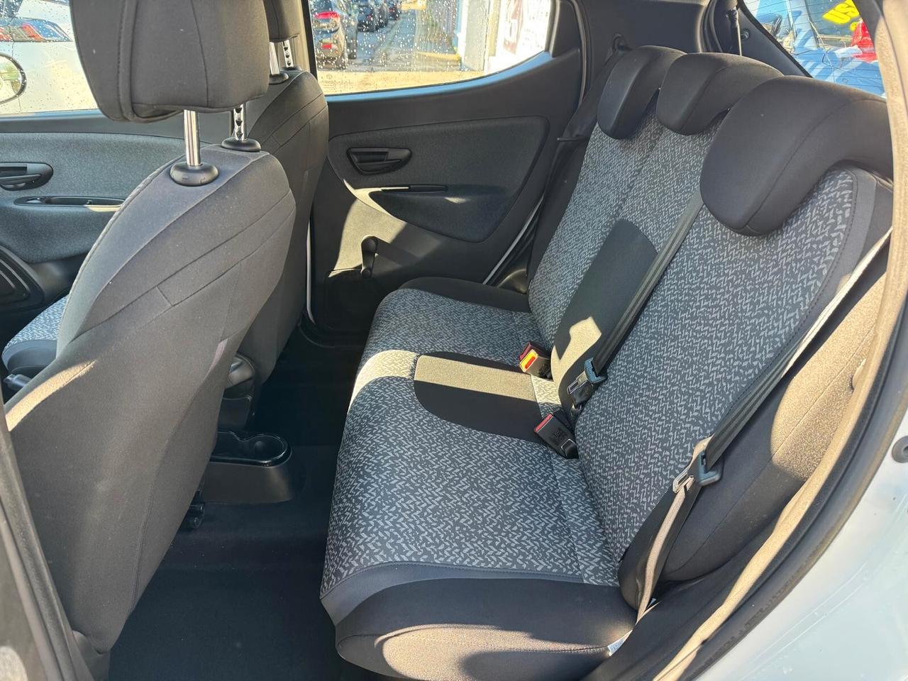 Lancia Ypsilon 1.0 FireFly 5 porte S&S Hybrid Ecochic Silver