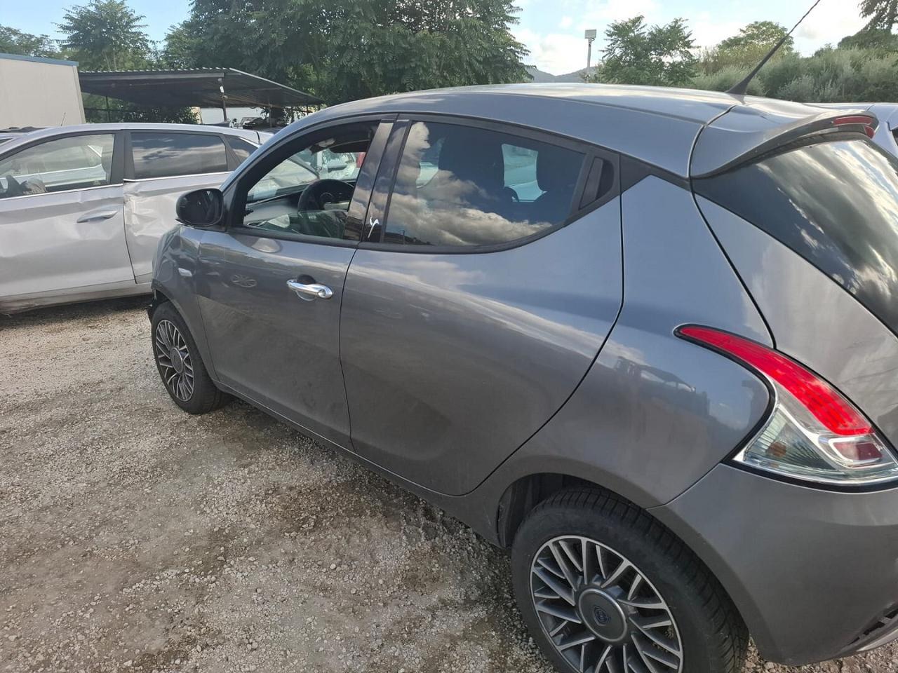 LANCIA YPSILON PLATINUM 17 INCIDENTATA MARCIANTE
