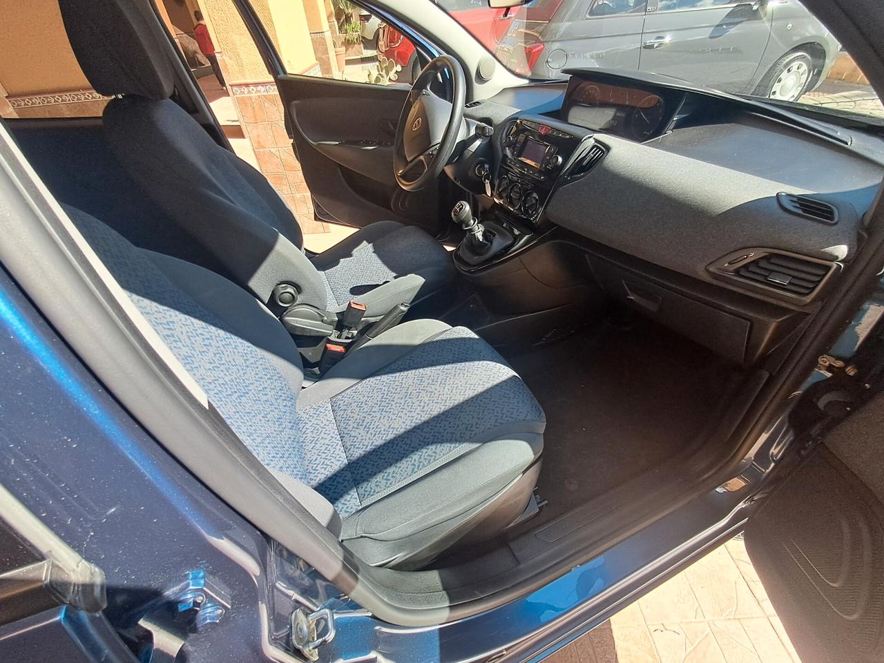 Lancia Ypsilon 1.0 FireFly 5 porte S&S Hybrid Gold