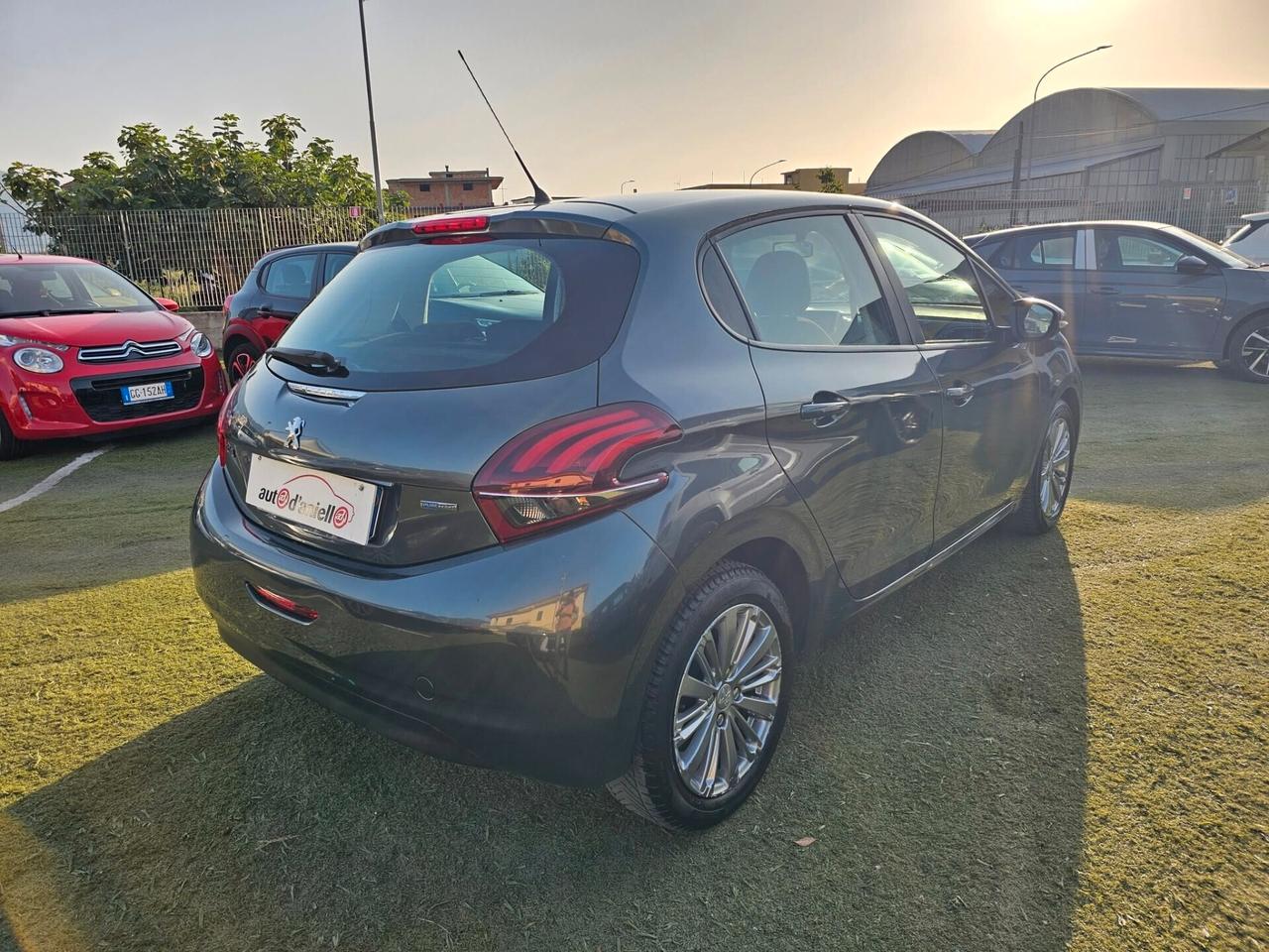 Peugeot 208 PureTech 82 5p. GPL Allure