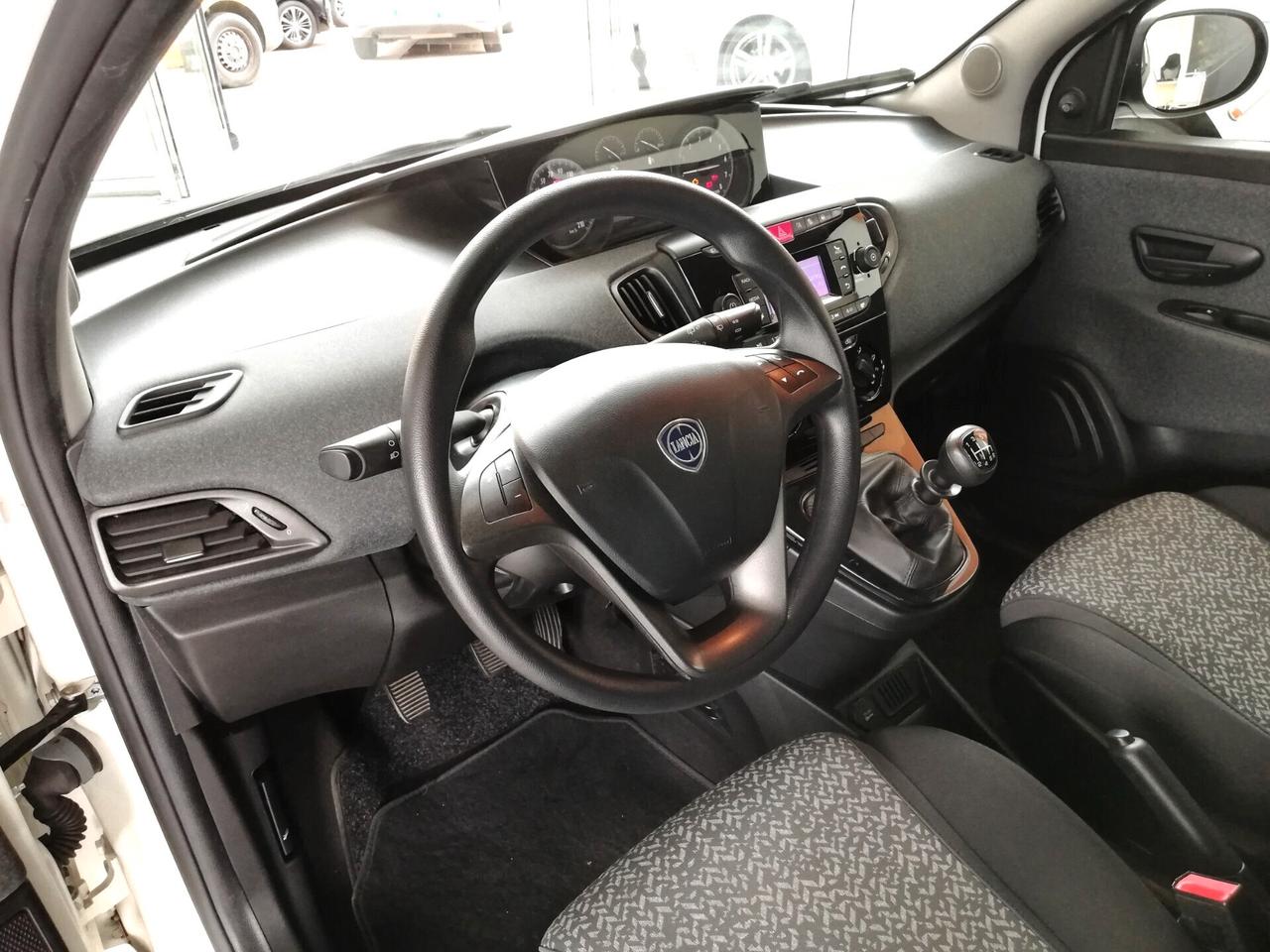 Lanci Ypsilon 1.0 FYRE FLY 5 PORTE S&S HYBRID ECOCHIC