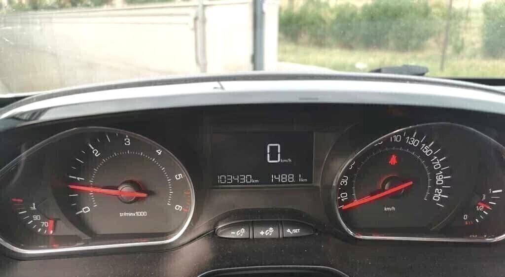 PEUGEOT 208 1,4 HDI-UNICO PROPRIETAR-4 REVISIONI