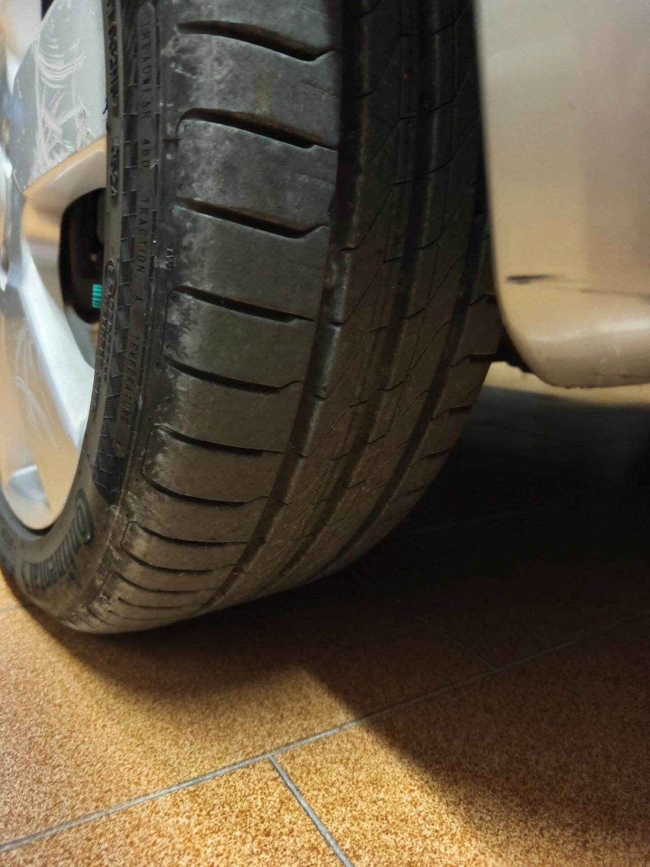 Nissan Micra 1.2 benzina, 100 mil chilometri ok neopatentati.