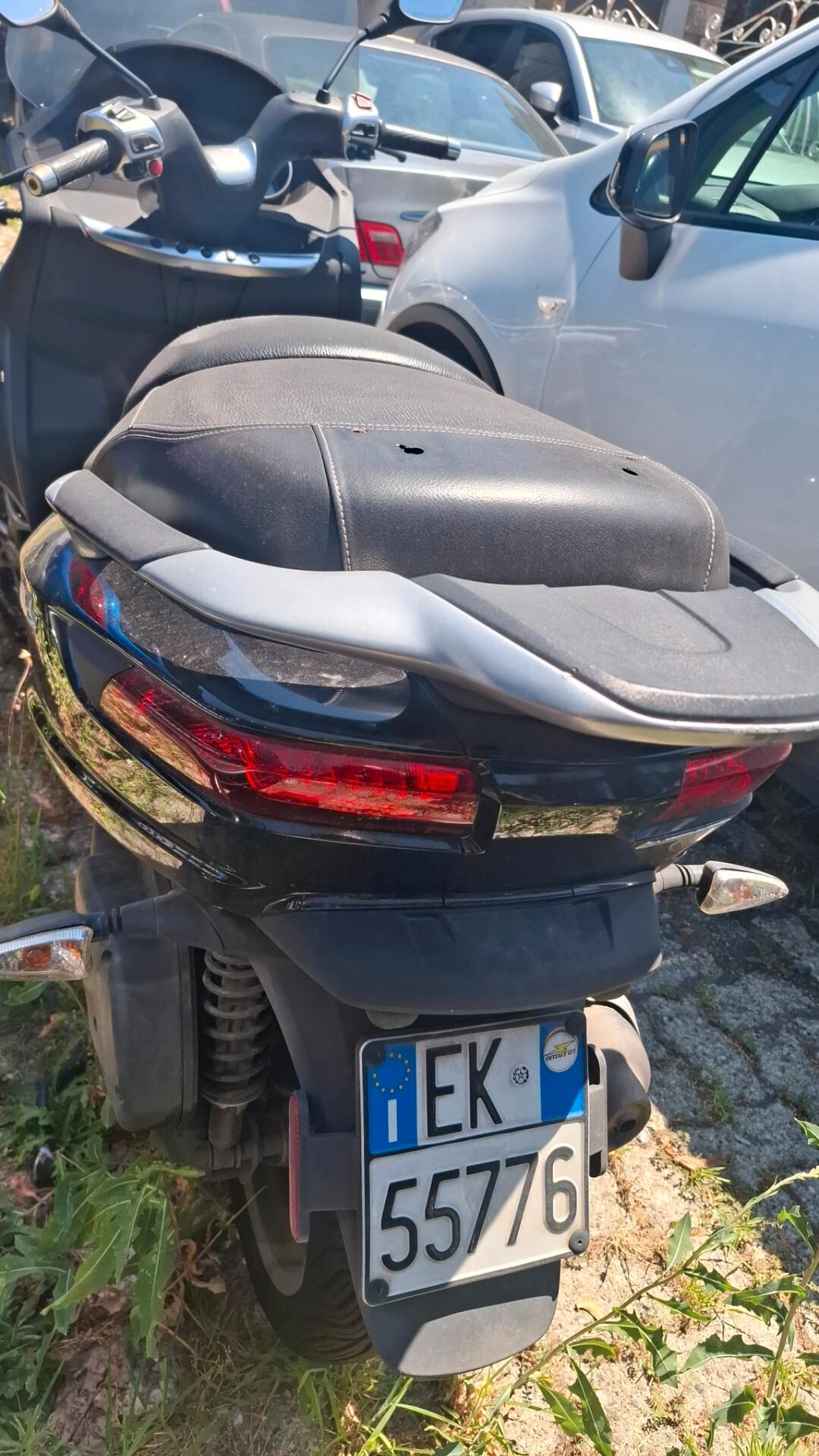 Piaggio MP3 300