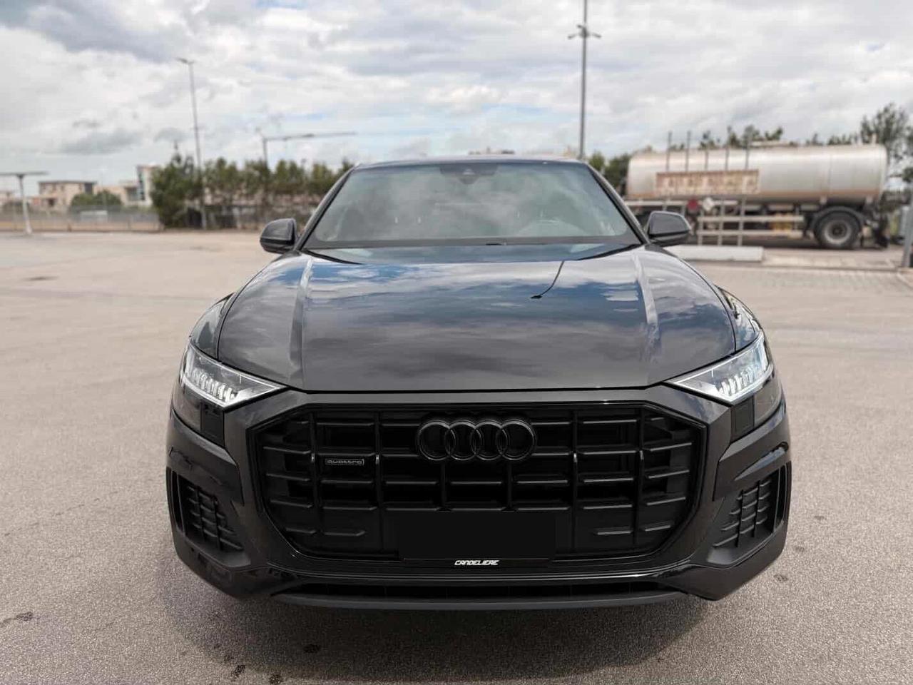 Audi Q8 50 TDI IDENTITY BLACK/23" RSQ8/PELLE/S-LINE
