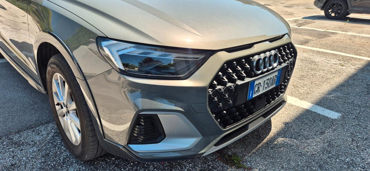 Audi A1 allstreet 30 TFSI Identity Contrast 110CV NEOPATENTATI