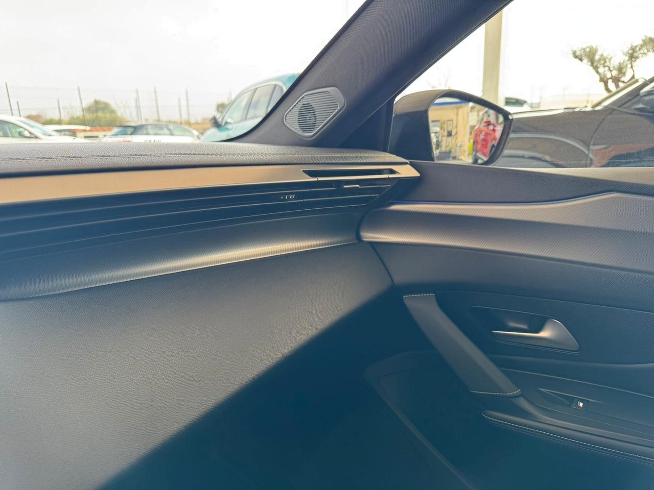 Peugeot 308 Hybrid 136 e-DCS6 GT